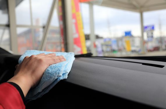 人と車の出会い